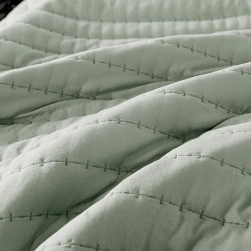 ROARINGWILD Sage Green Twin Quilt Set with Pillow Sham