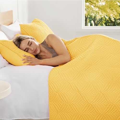 Whale Flotilla Yellow Quilt Set Twin Size 2-Piece