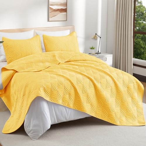 Whale Flotilla Yellow Quilt Set Twin Size 2-Piece