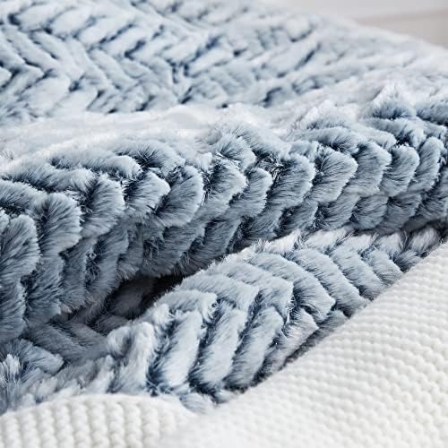 Byourbed Cozy Peaks Chevron Frosted Navy Comforter Set