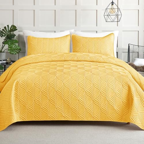 Whale Flotilla Yellow Quilt Set Twin Size 2-Piece