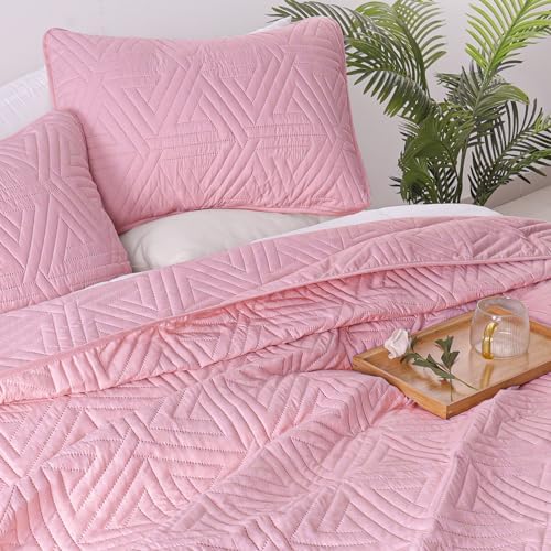 Whale Flotilla Pink Queen Size Quilt Set with 2 Pillow Shams