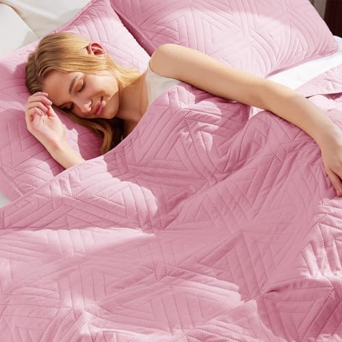 Whale Flotilla Pink Queen Size Quilt Set with 2 Pillow Shams