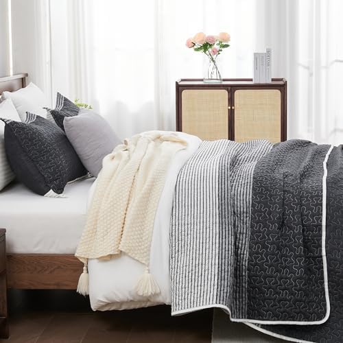 Andency King Size Quilt Set Black and White Striped
