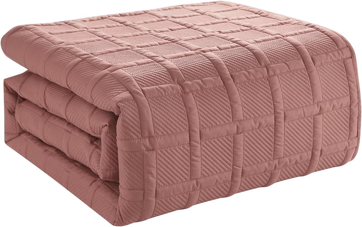 VCNY Home - FullQueen Quilt Set with Square Rose Pillow Shams