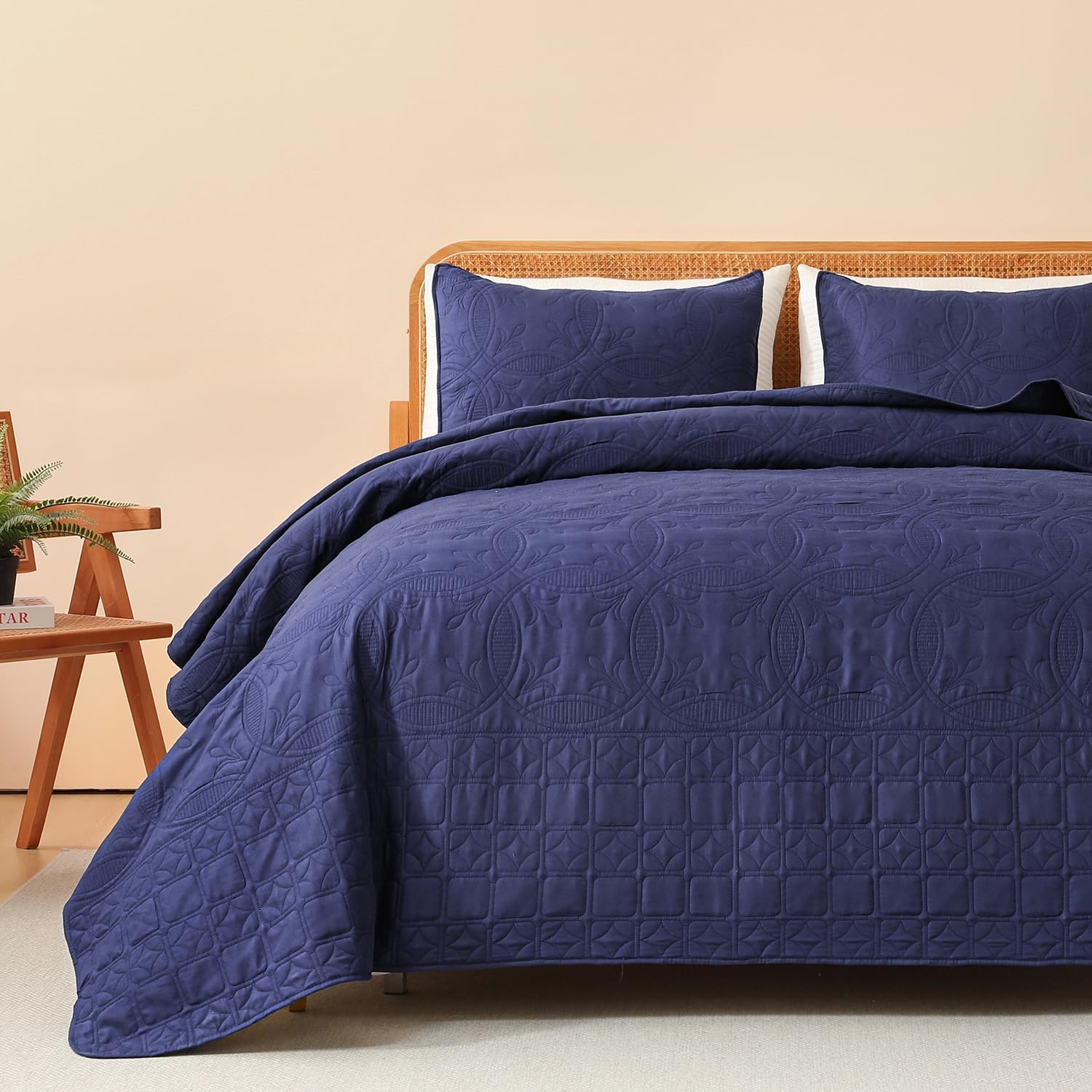 Yogeneg Navy Blue Queen Quilt Set with Pillow Shams