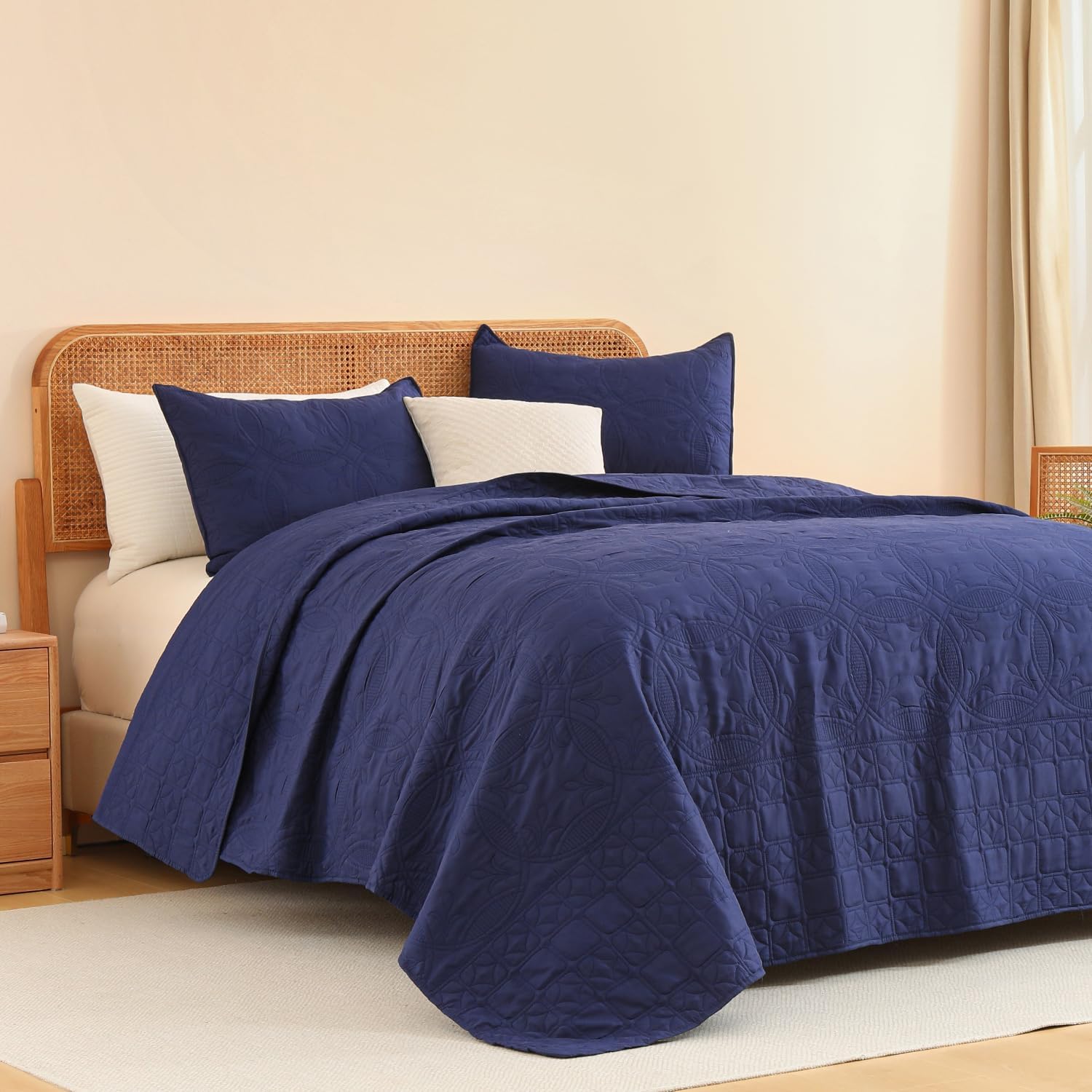 Yogeneg Navy Blue Queen Quilt Set with Pillow Shams
