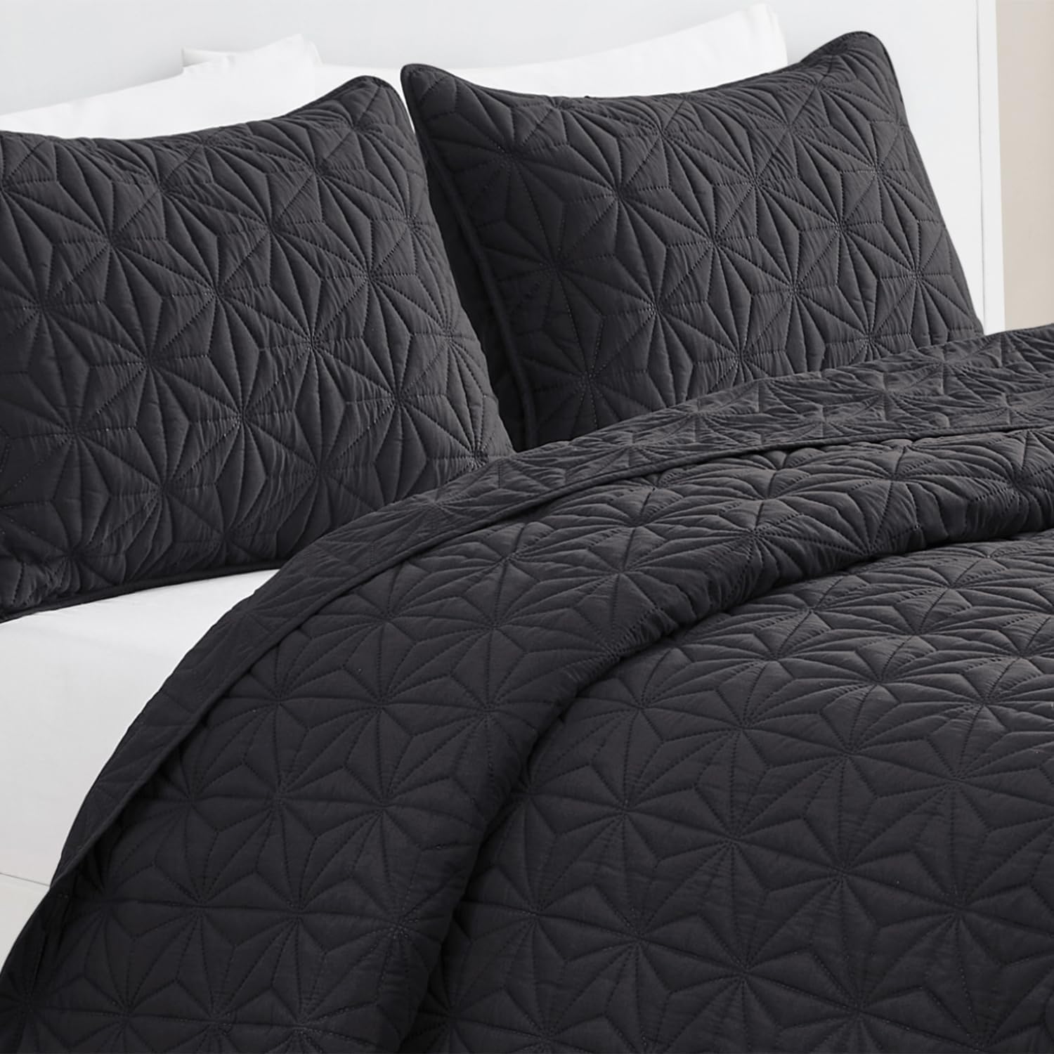 VCNY Home Kaleidoscope Pattern 3-Piece Quilt Set King Grey