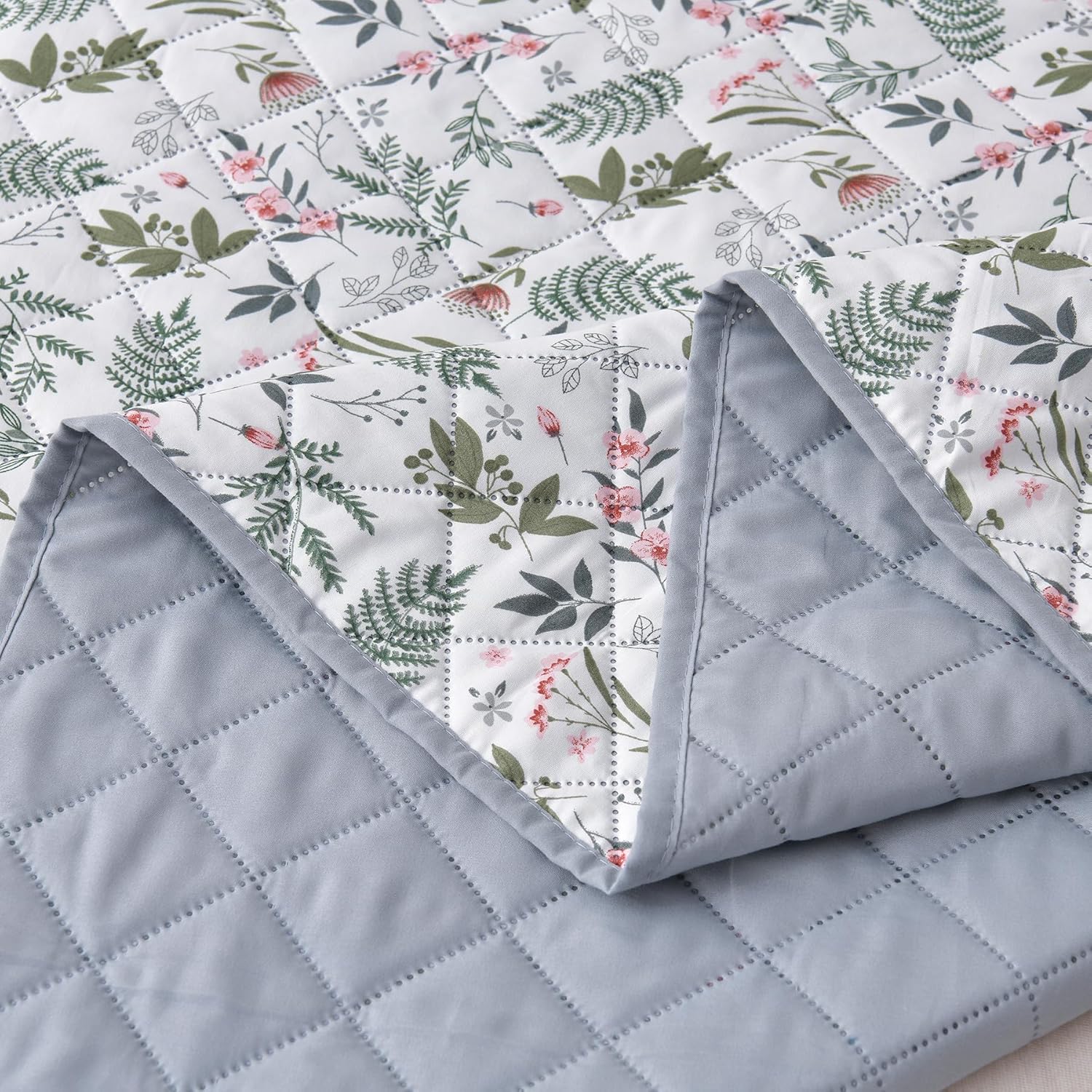 LINNUO HOURSE King Size Quilt Set with Reversible Floral Pattern