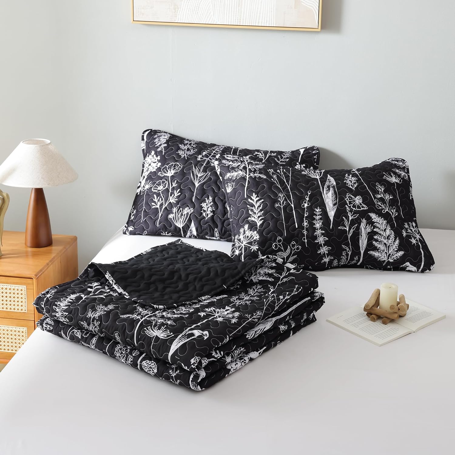 JANZAA Queen Size Quilt Set with Floral Pattern - Black 1