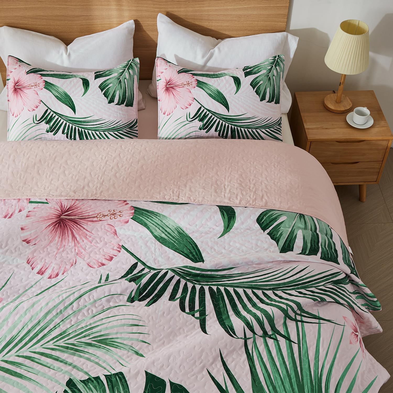 Yogeneg King Quilt Bedding Set with Floral Pattern