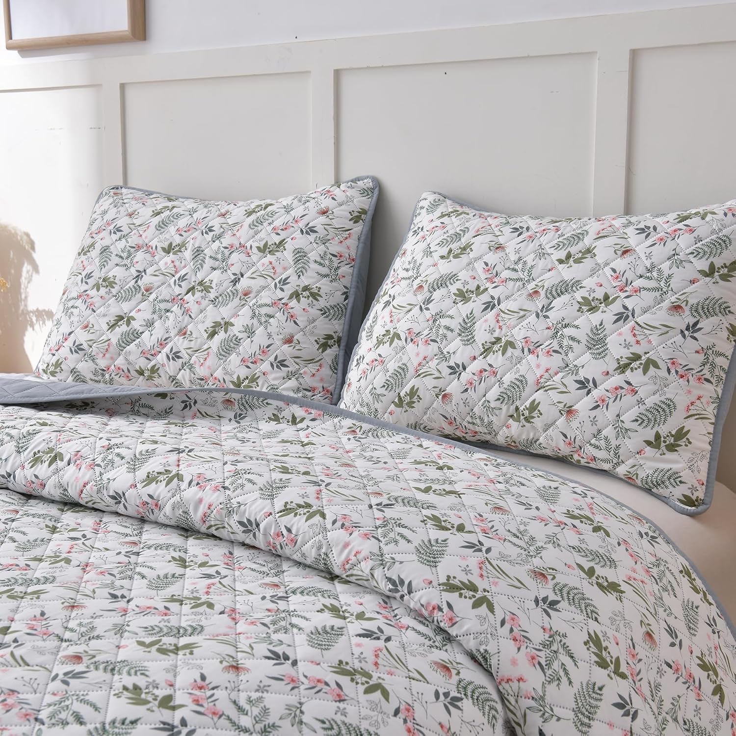 LINNUO HOURSE King Size Quilt Set with Reversible Floral Pattern