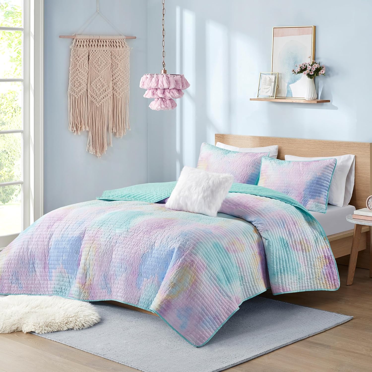 Intelligent Design Cassiopeia Tie-Dye Quilt Set