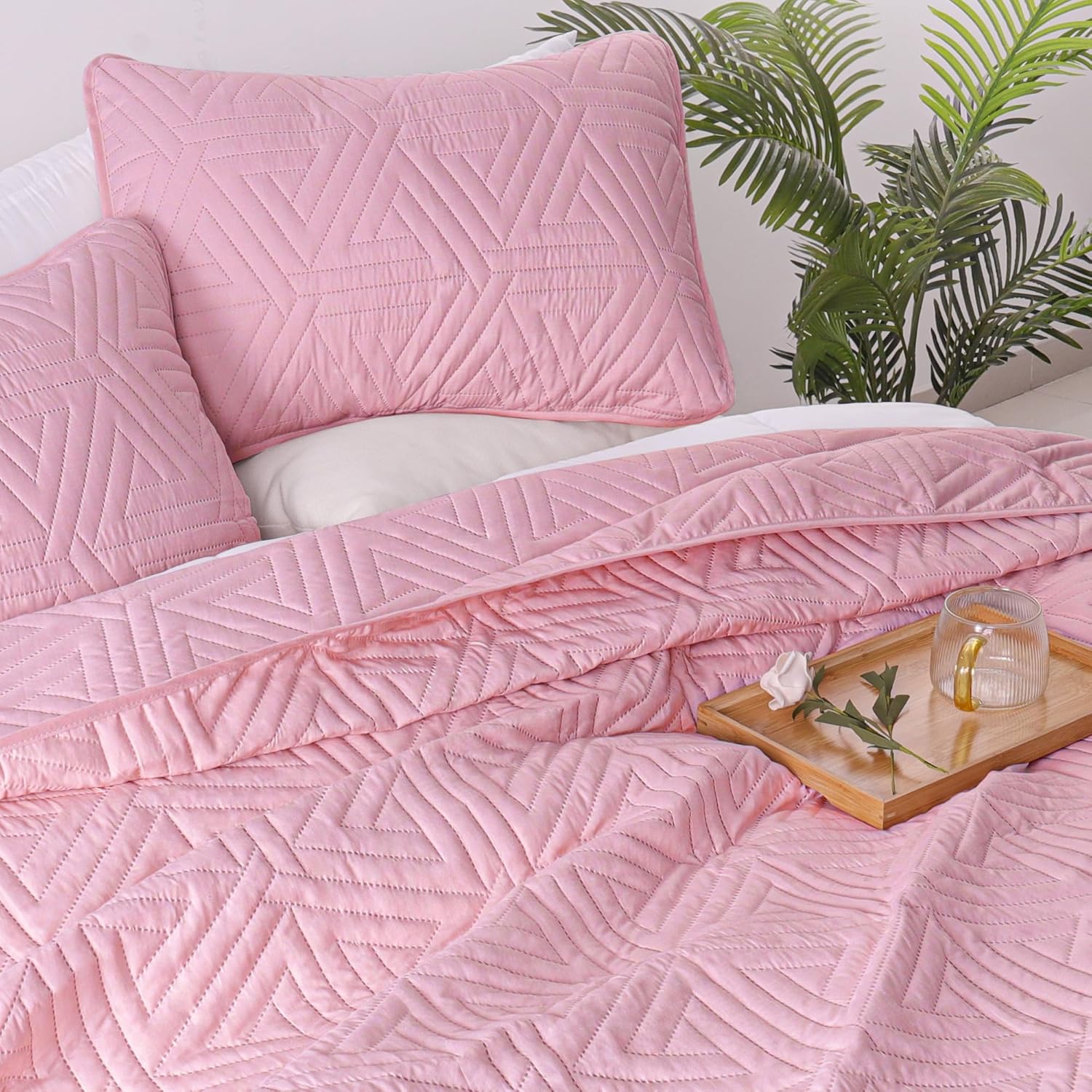 Whale Flotilla Pink Queen Size Quilt Set with 2 Pillow Shams
