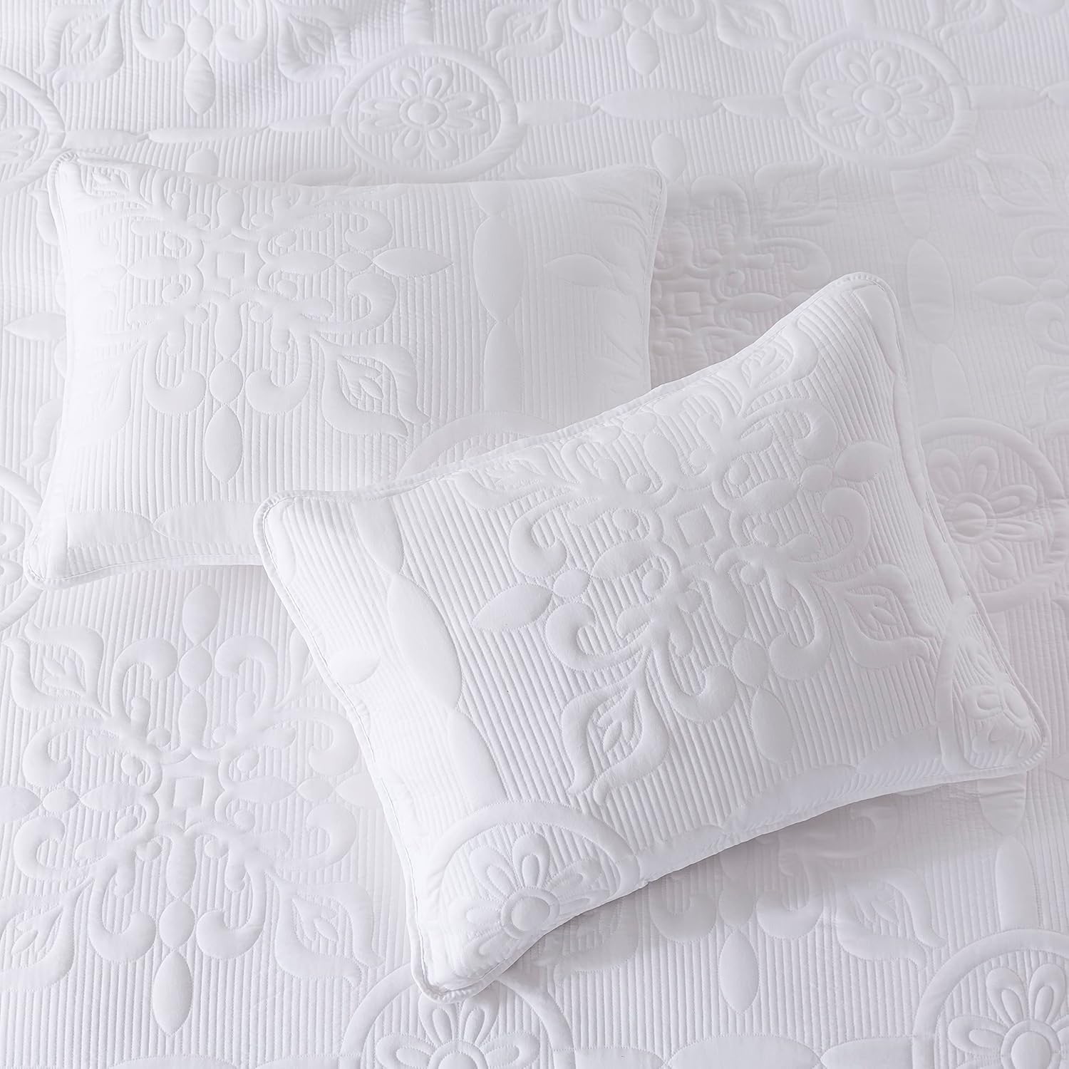 B2EVER Damask Quilt Twin Set with 1 Pillow Sham 1