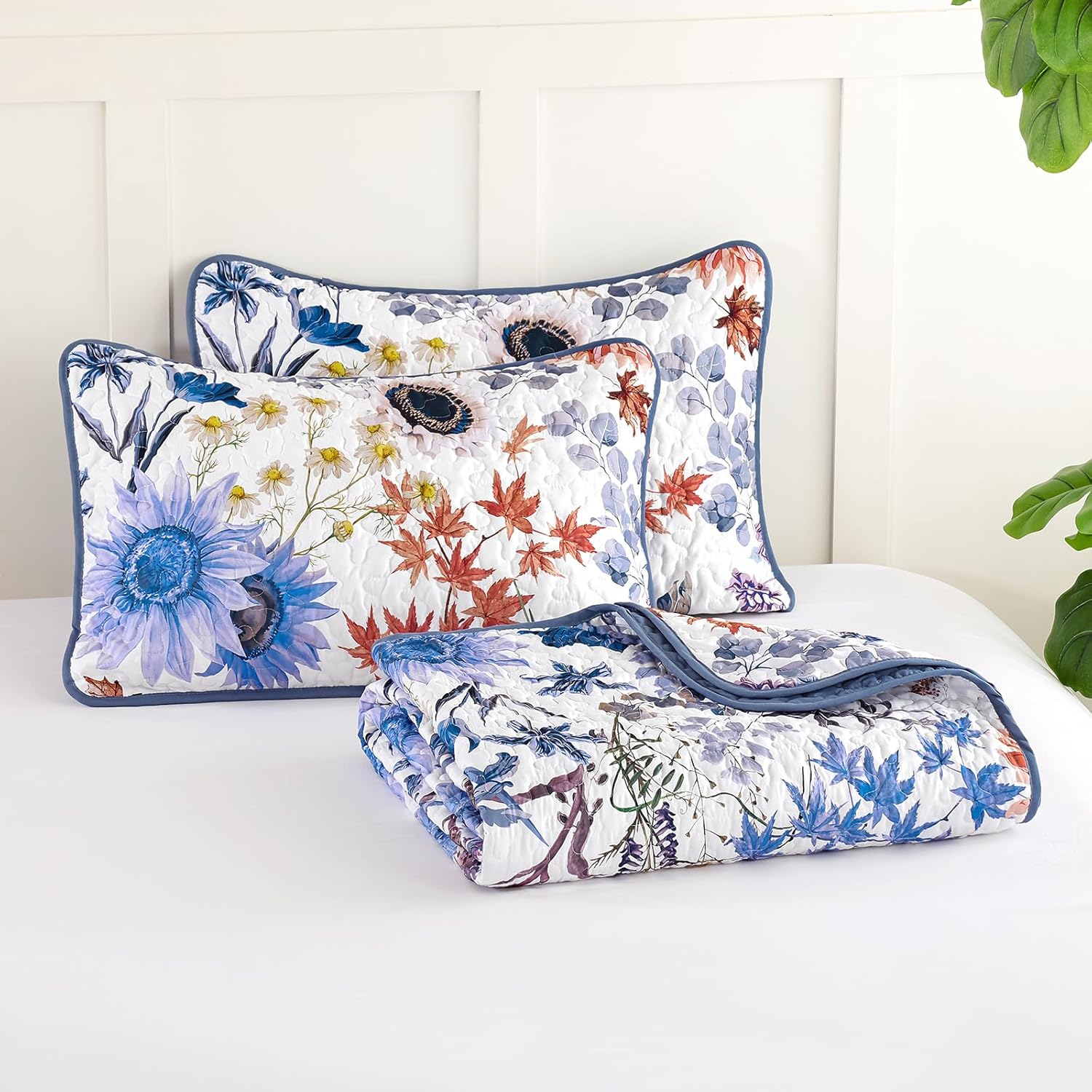 Yiran Blue Floral Queen Quilt Set 3-Piece