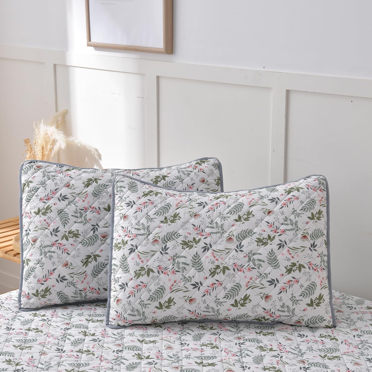 LINNUO HOURSE King Size Quilt Set with Reversible Floral Pattern
