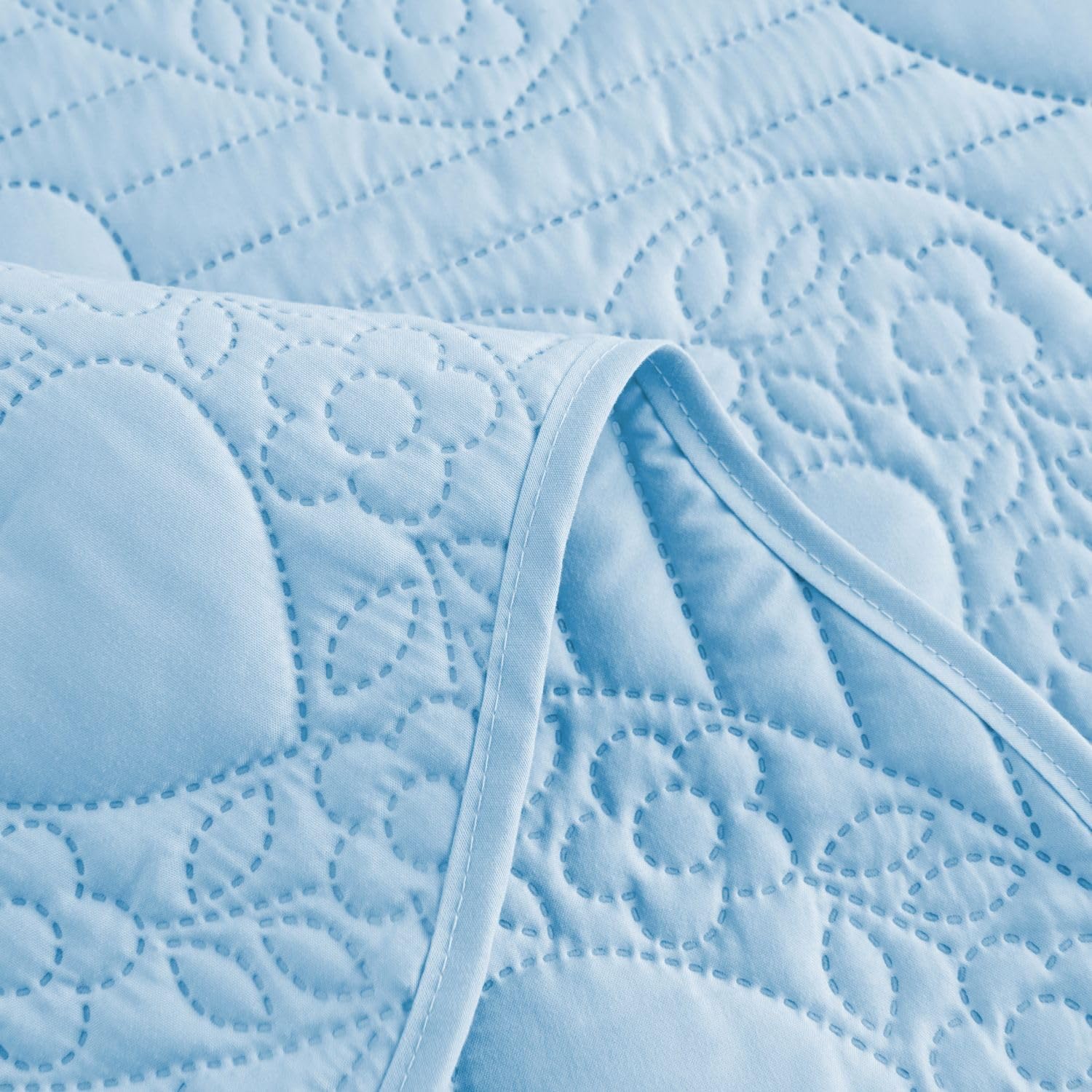Auemtyn Light Blue Heart Pattern Quilt Set 1