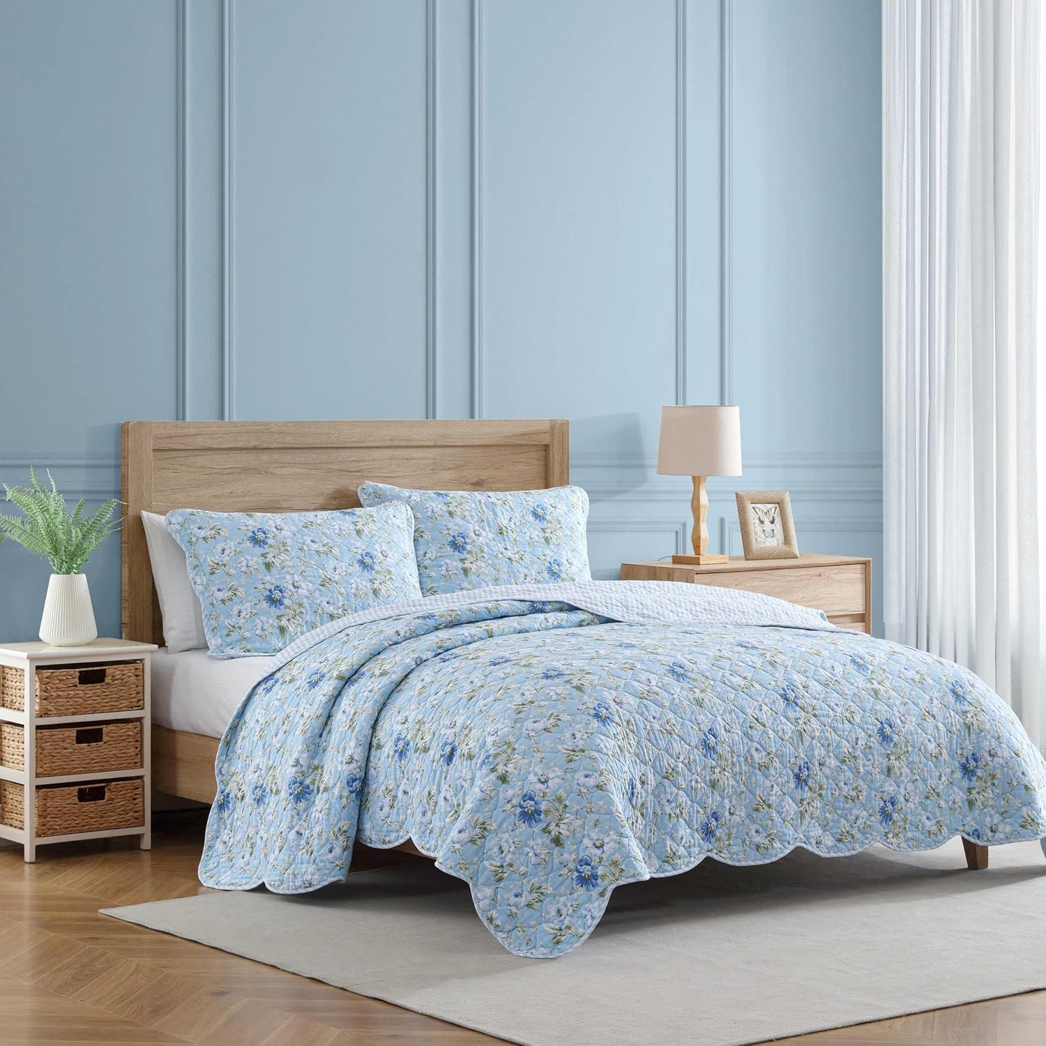 Laura Ashley Quilt Set with Scalloped Edges Peony Garden Blue FullQueen