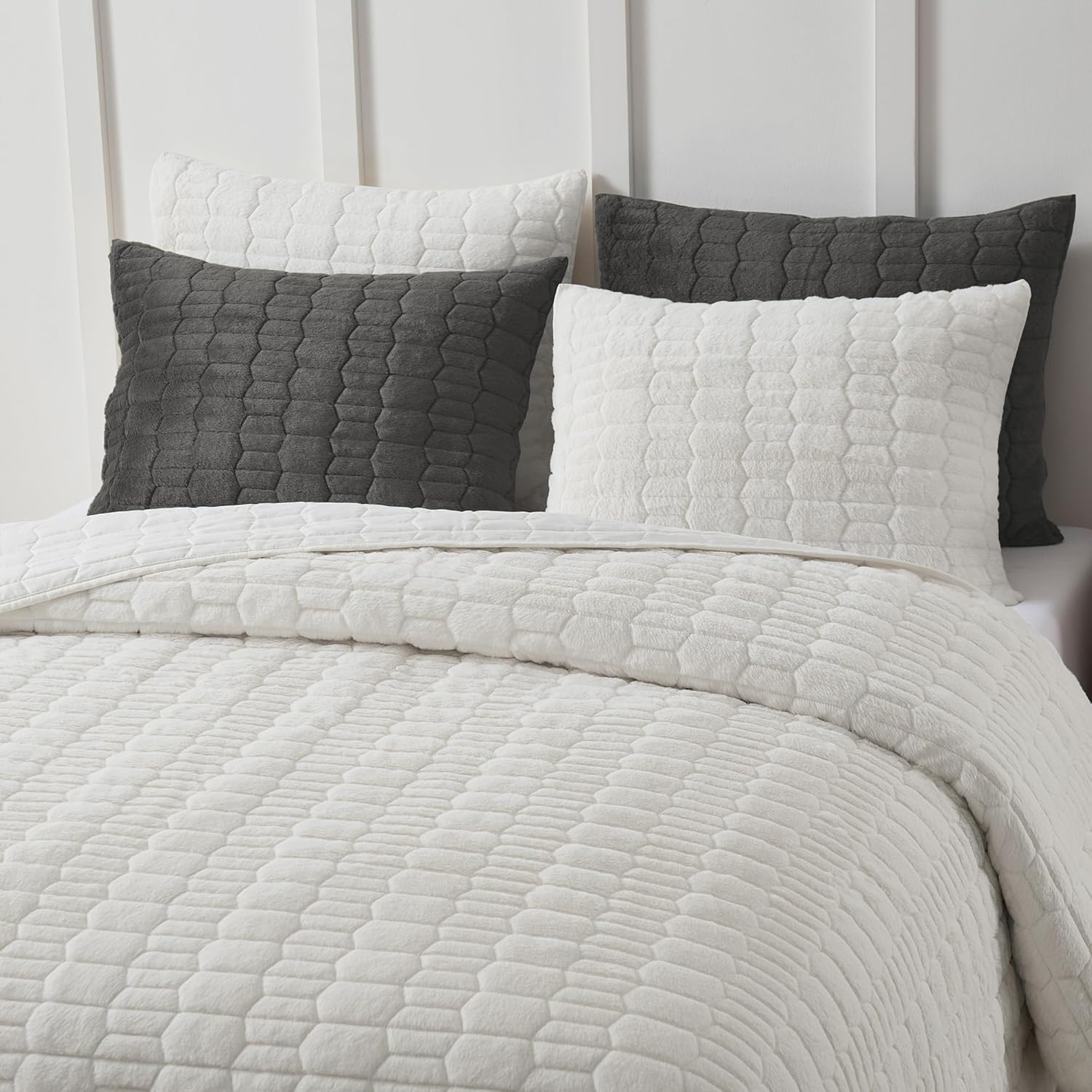 Wonderful Faux Fur Quilt Set Twin 2 Piece 1