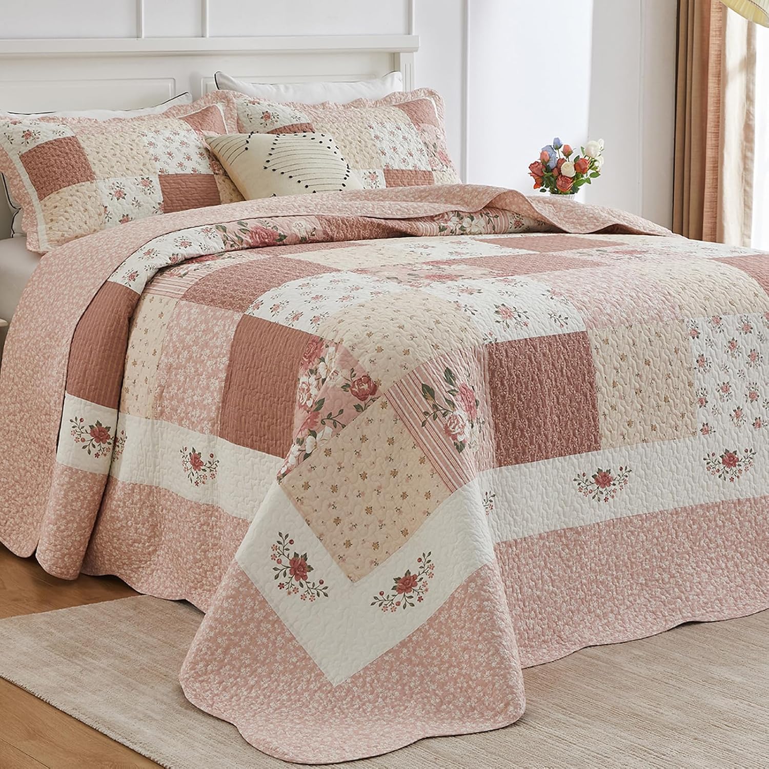 SahSahCasa 128x120 Cotton Patchwork Bedspread Set - Floral Cal King Quilt