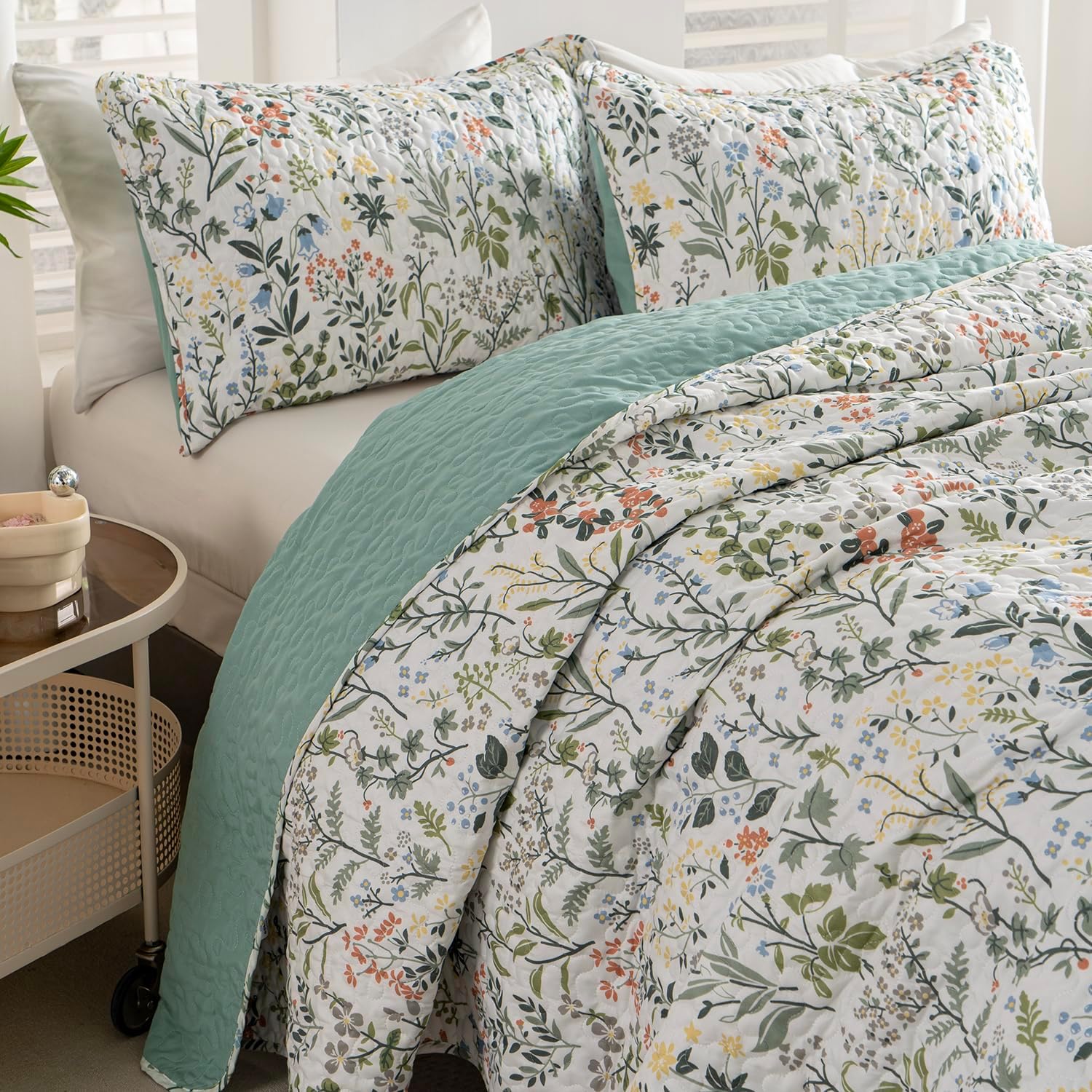 TISPLR Floral Quilt Set 3 Pieces Queen Size