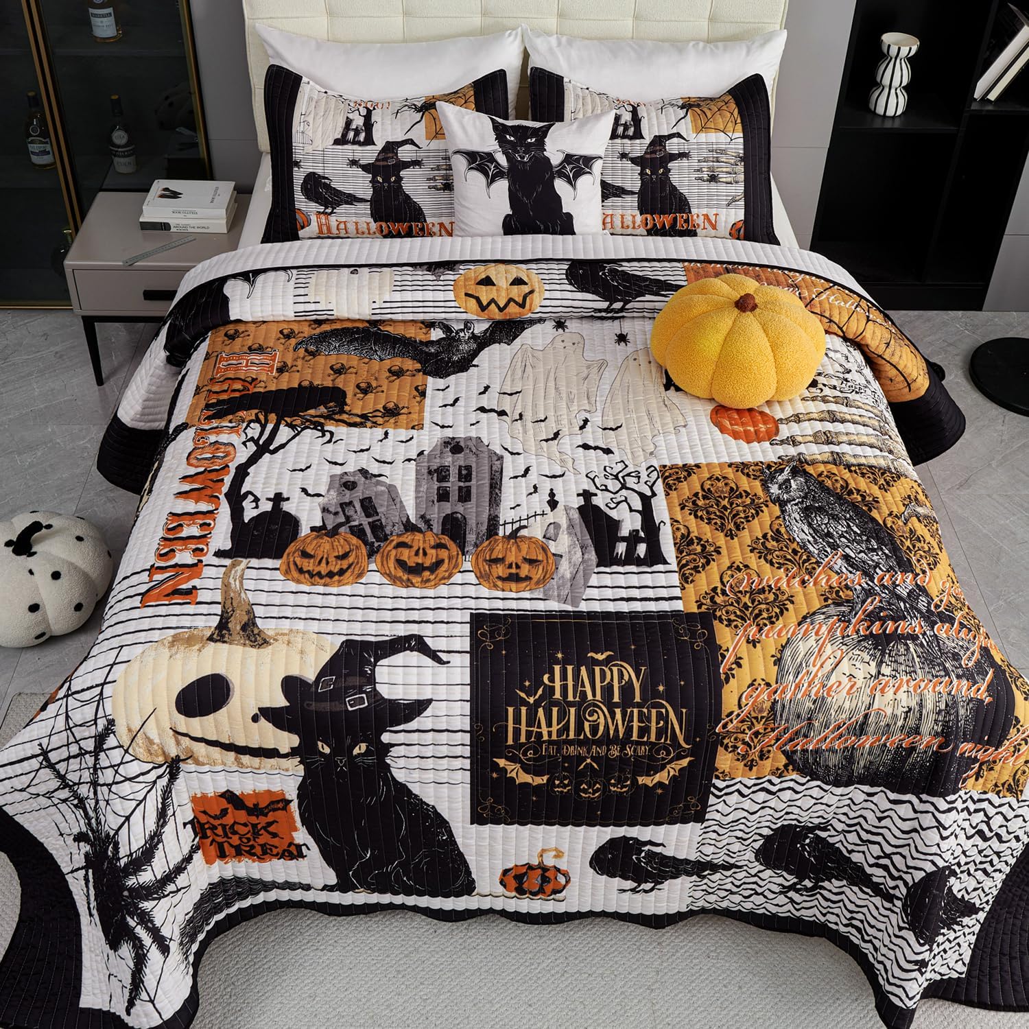 EVENHUG Halloween Queen Quilt Set with Pillow Shams 1