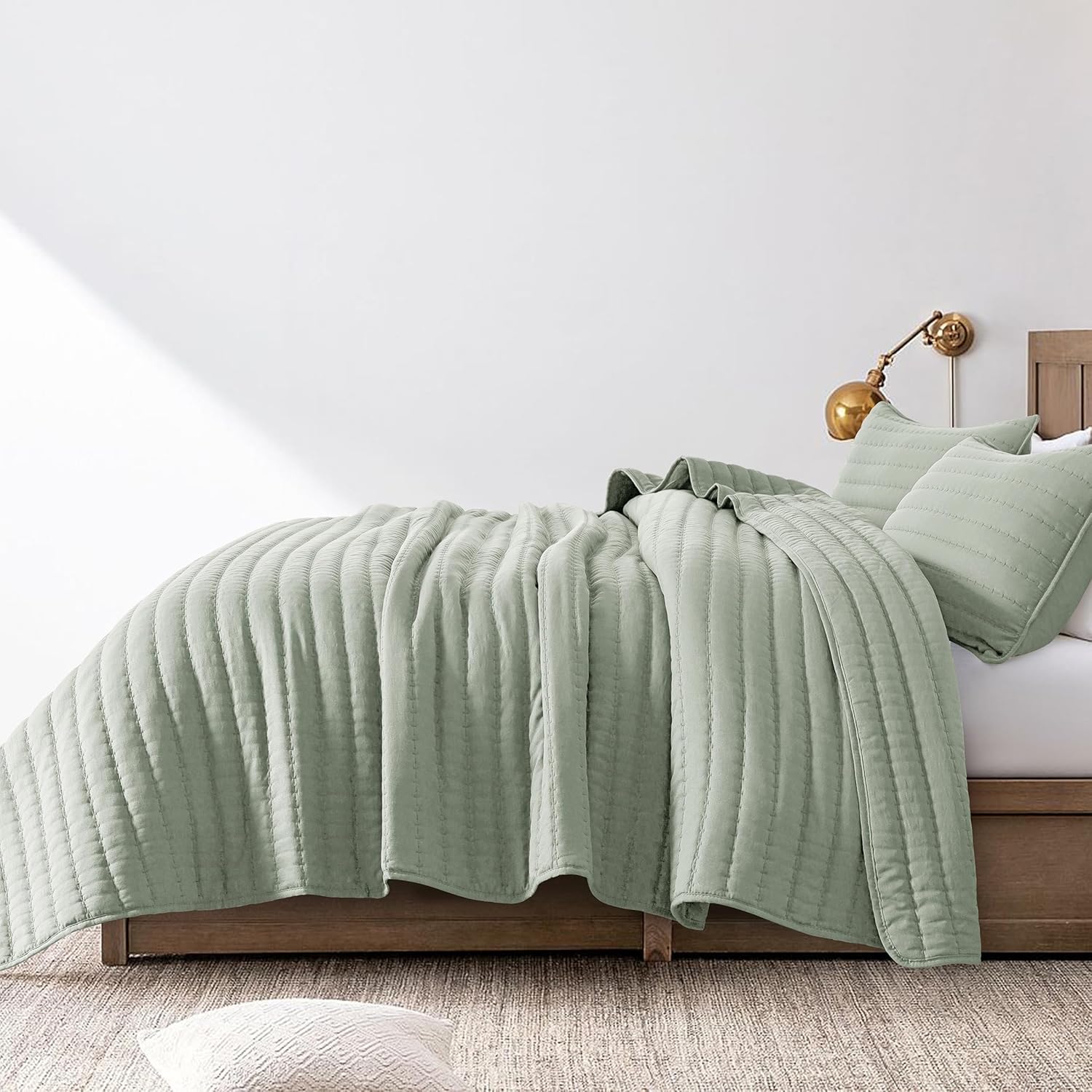 ROARINGWILD Sage Green Twin Quilt Set with Pillow Sham