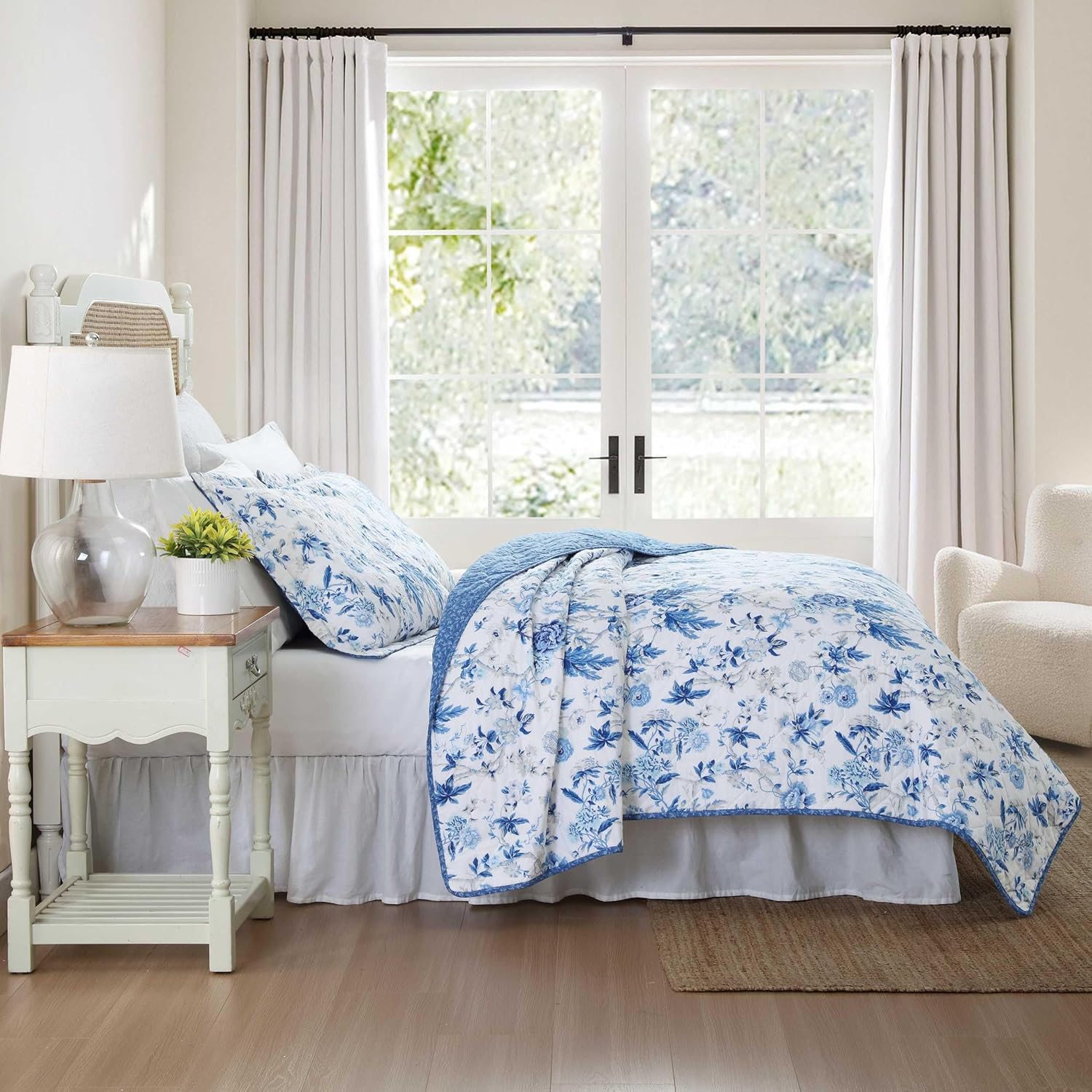 Laura Ashley - FullQueen Quilt Set with Reversible Floral Design