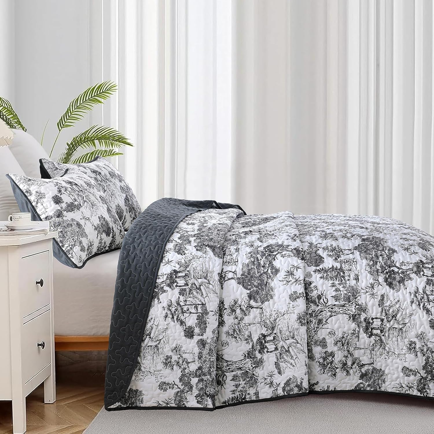 WONGS BEDDING Botanical Reversible Quilt Set Queen Size