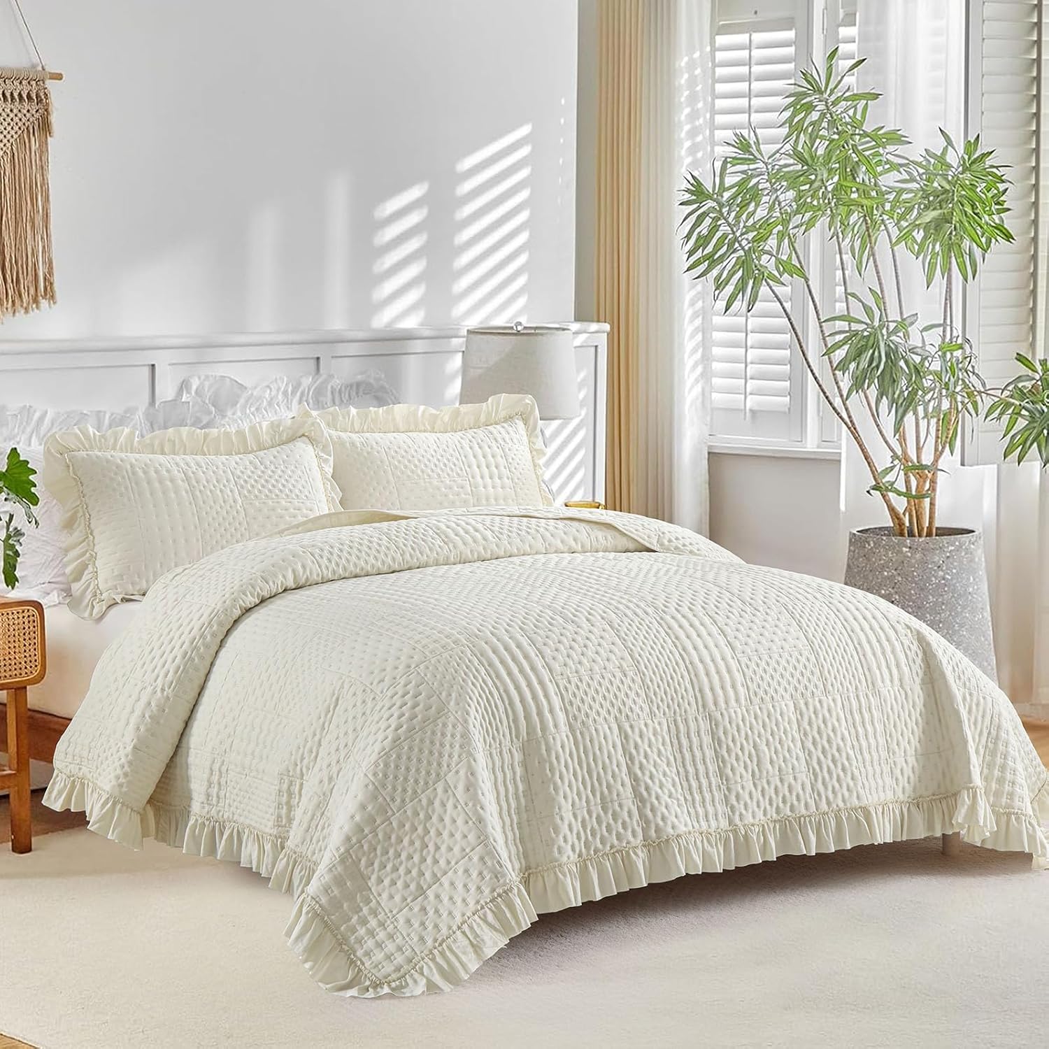 DJY Beige Ruffled Quilt Set 3 Pieces All Season