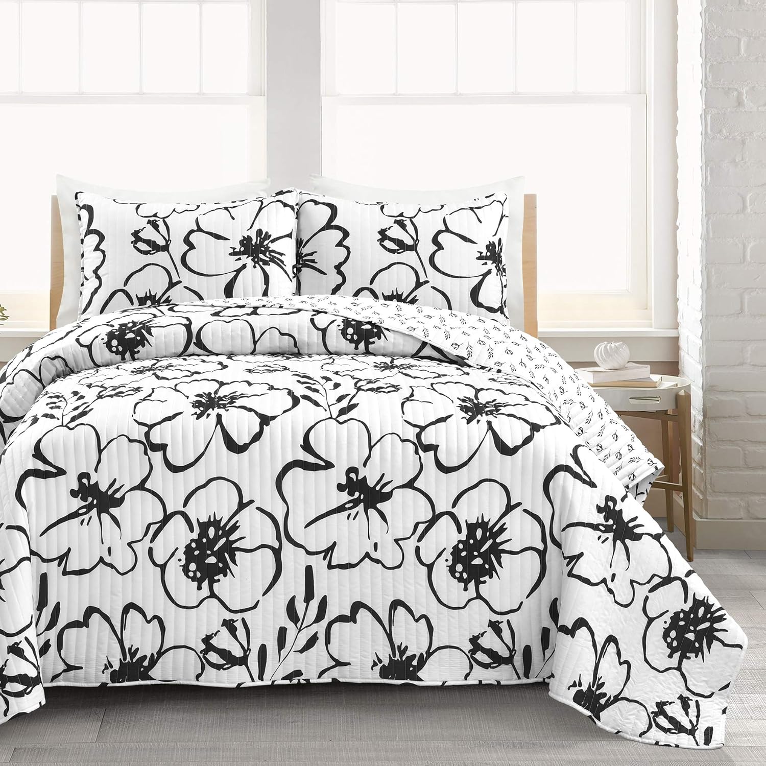 Lush Decor Scandinavian Floral Quilt Set FullQueen Black White