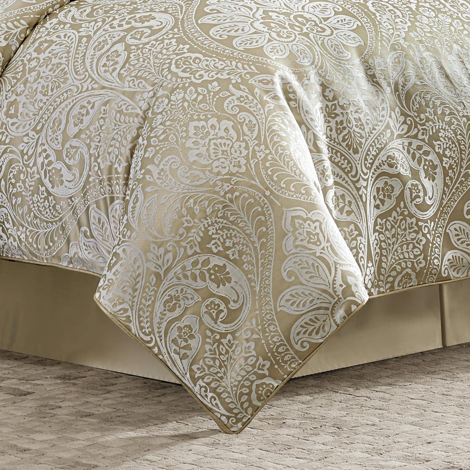 Croscill Helena King Comforter 4-Piece Set Champagne 1