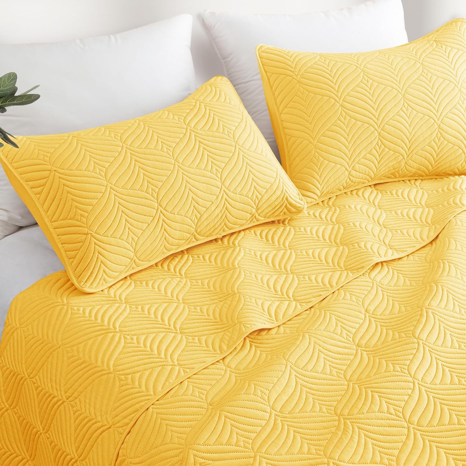 Whale Flotilla Yellow Quilt Set Twin Size 2-Piece