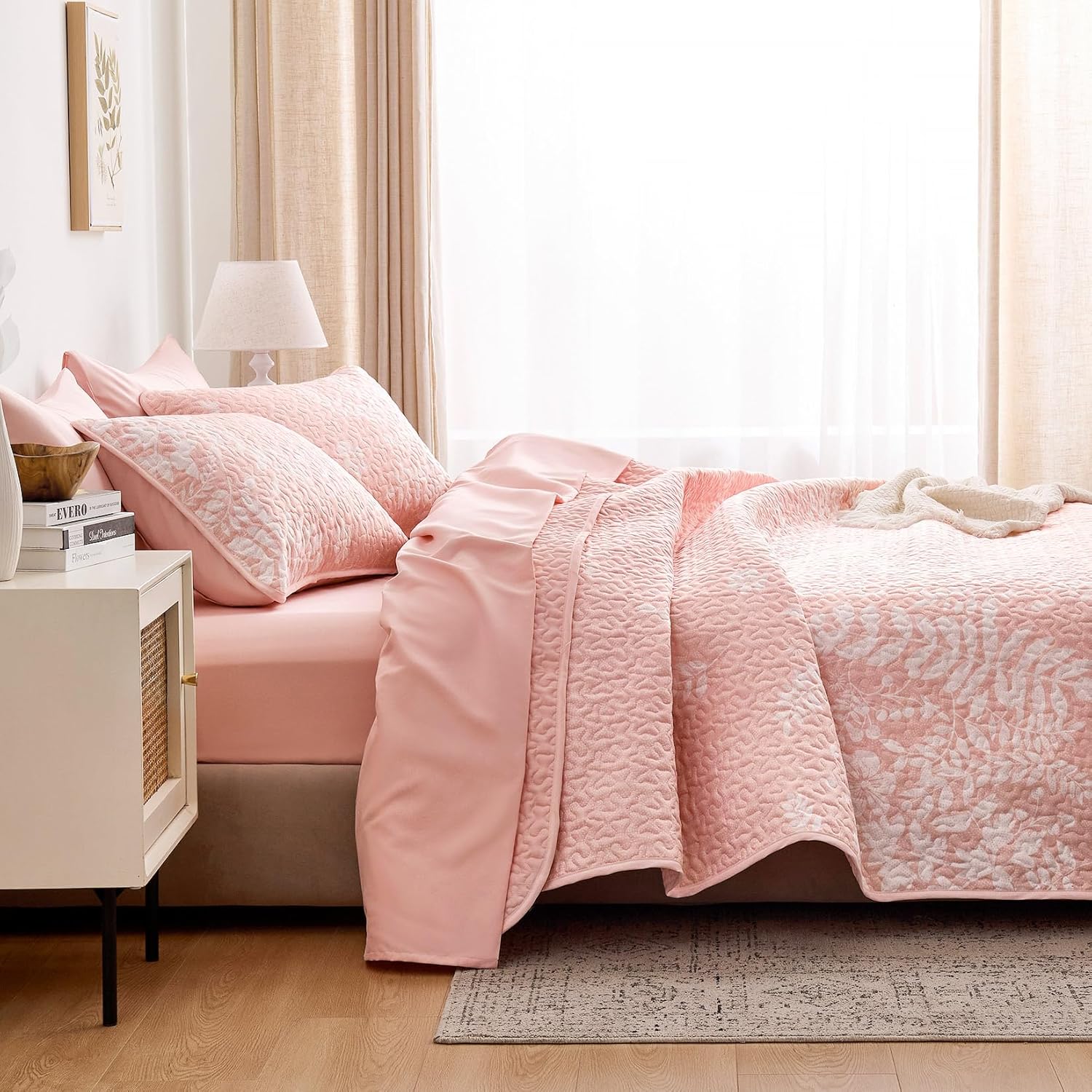 Wake In Cloud Floral Quilt Set - Reversible 3-Piece Pink TwinTwin XL