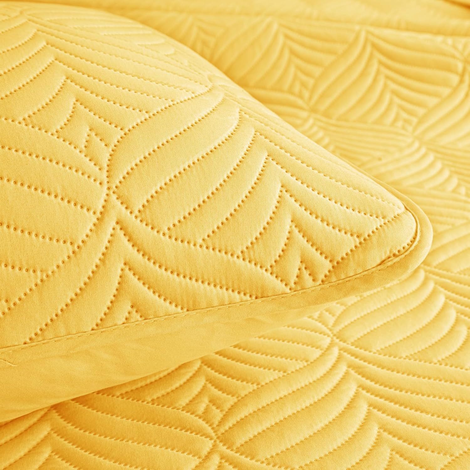 Whale Flotilla Yellow Quilt Set Twin Size 2-Piece