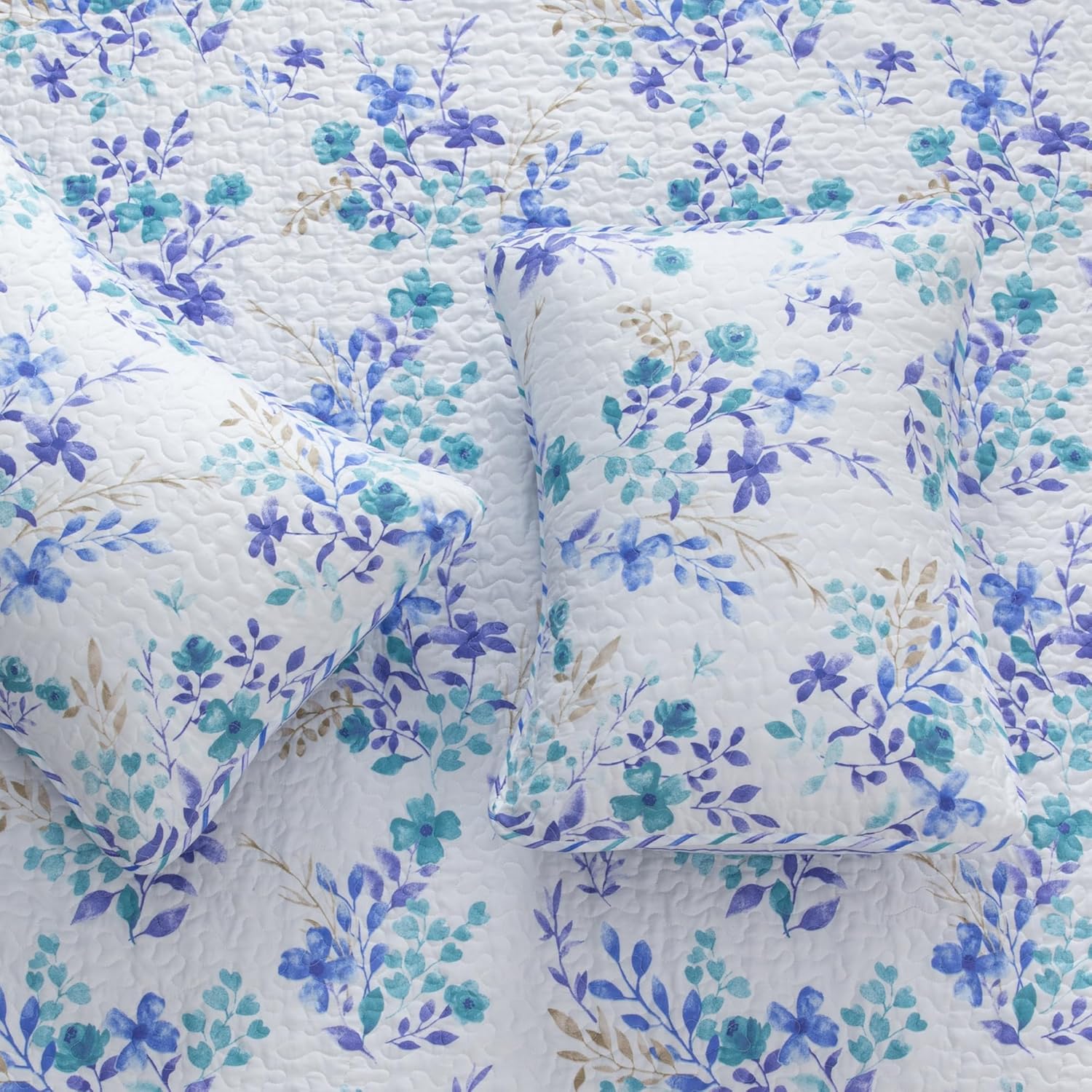Great Bay Home Blue Floral TwinTwin XL Quilt Set with Shams