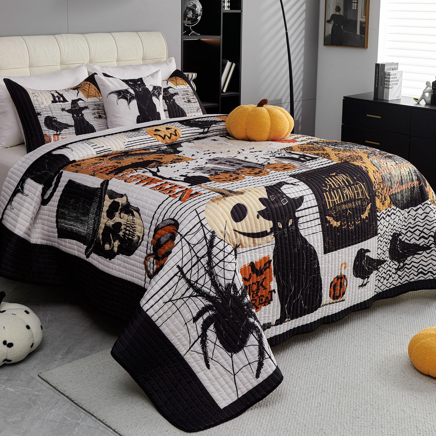 EVENHUG Halloween Queen Quilt Set with Pillow Shams 1