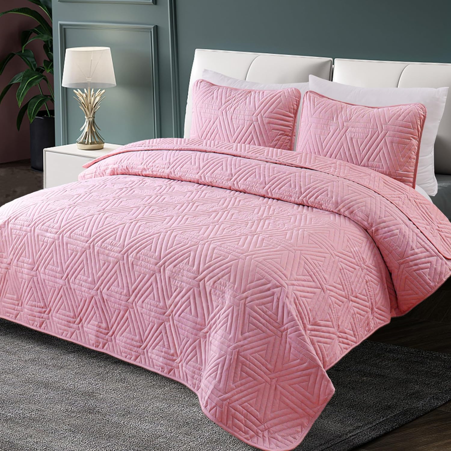Whale Flotilla Pink Queen Size Quilt Set with 2 Pillow Shams