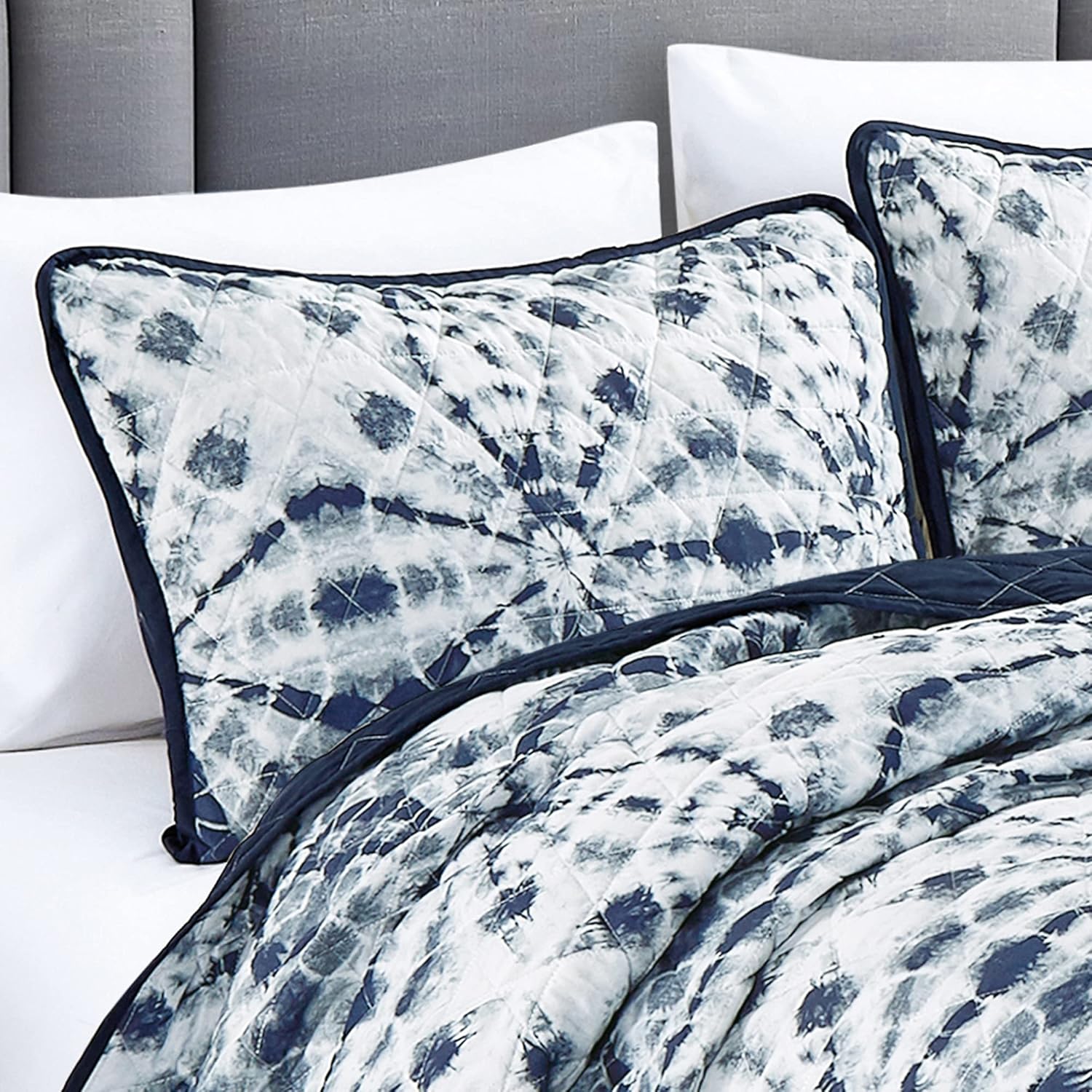 Jaba 3-Piece King Size Quilt Set with Shams 1