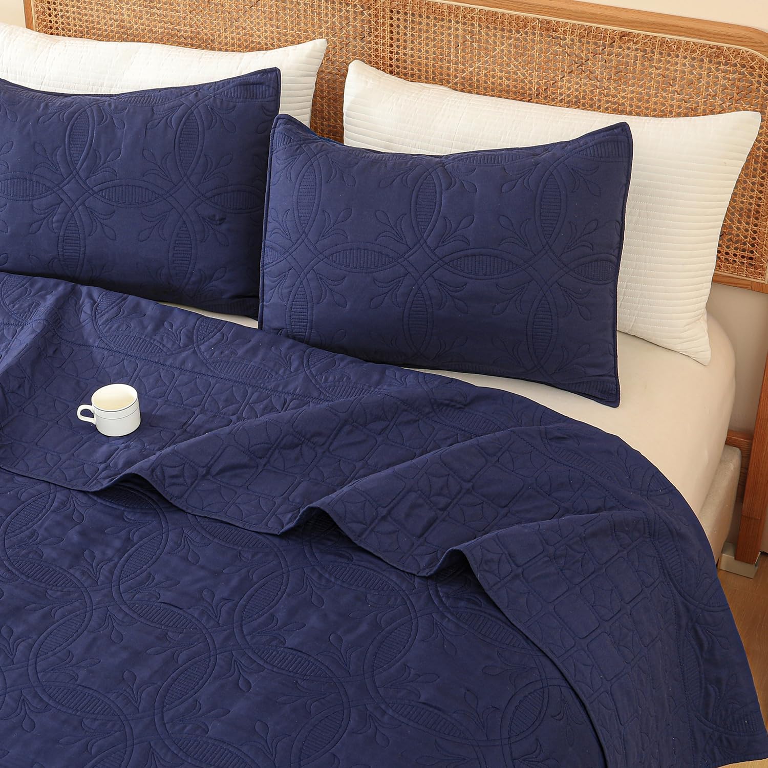 Yogeneg Navy Blue Queen Quilt Set with Pillow Shams