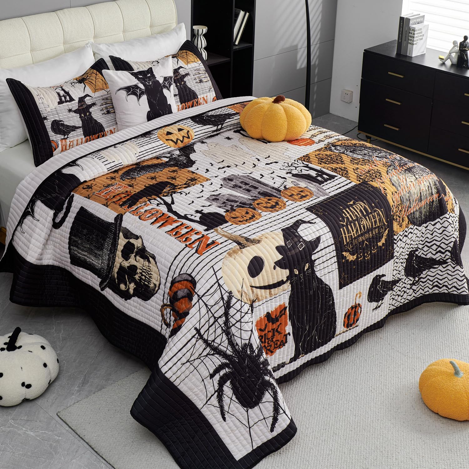 EVENHUG Halloween Queen Quilt Set with Pillow Shams 1