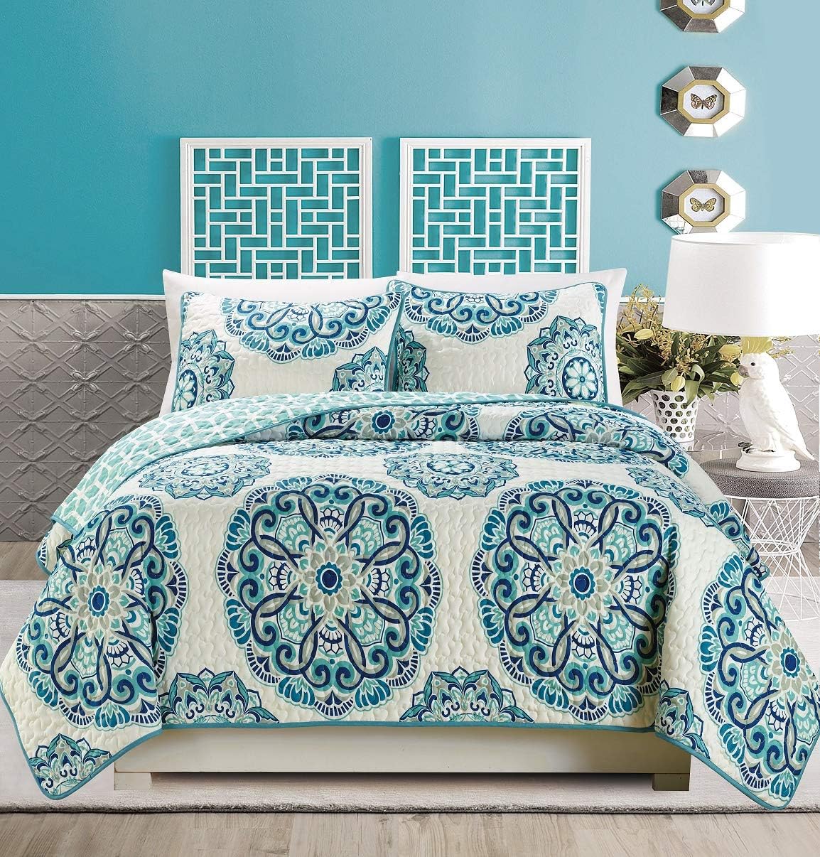 Grand Linen 3-Piece Queen Quilt Set Reversible Coverlet