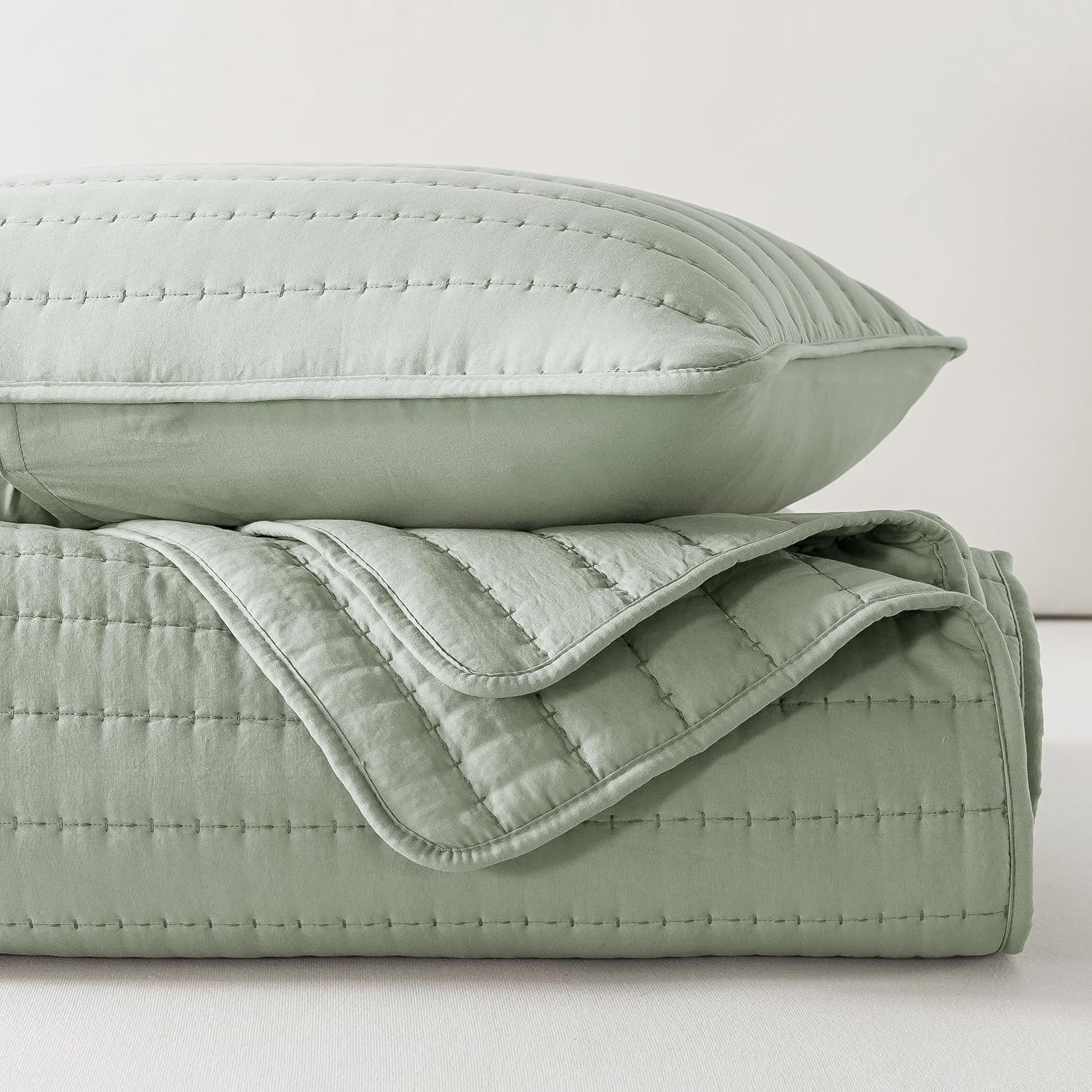 ROARINGWILD Sage Green Twin Quilt Set with Pillow Sham