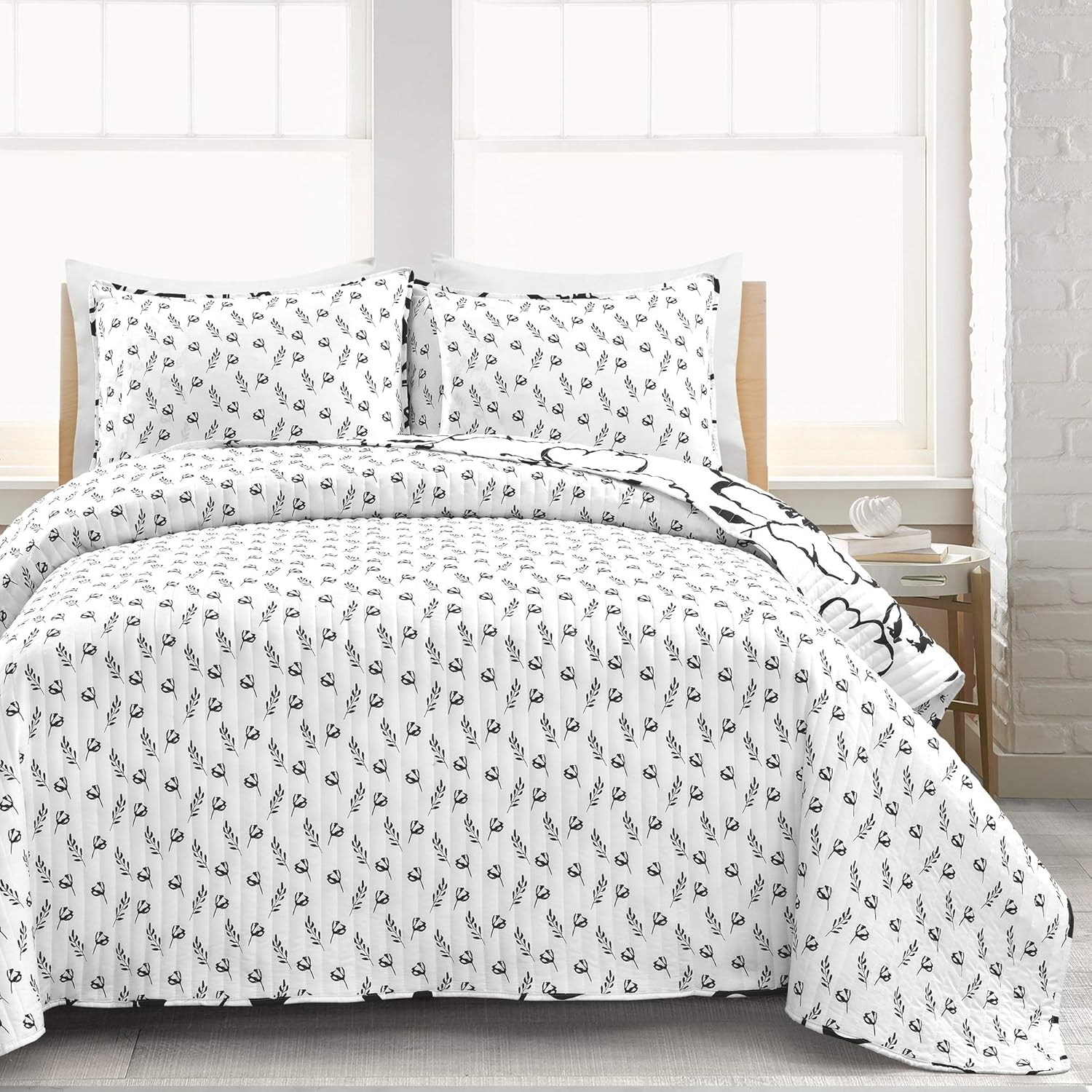 Lush Decor Scandinavian Floral Quilt Set FullQueen Black White