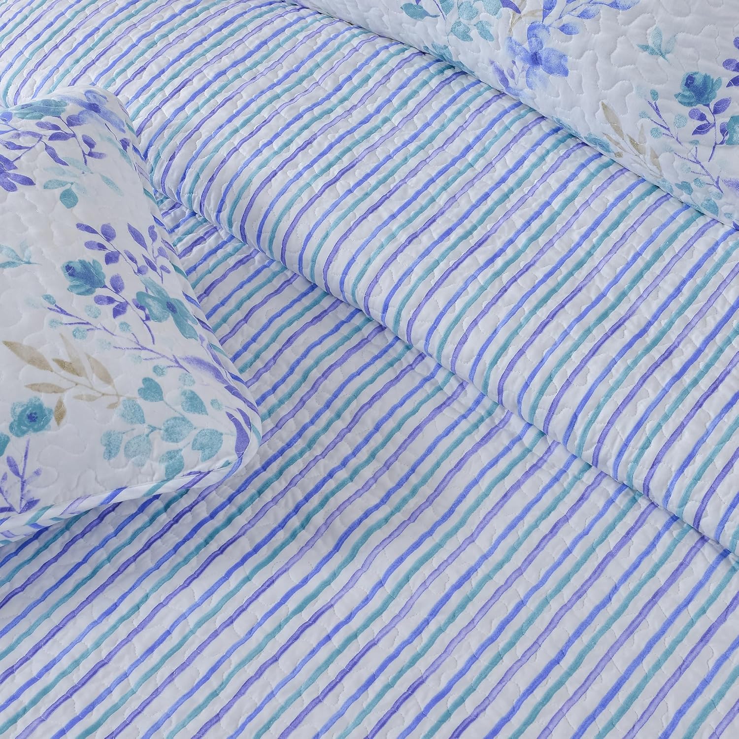 Great Bay Home Blue Floral TwinTwin XL Quilt Set with Shams