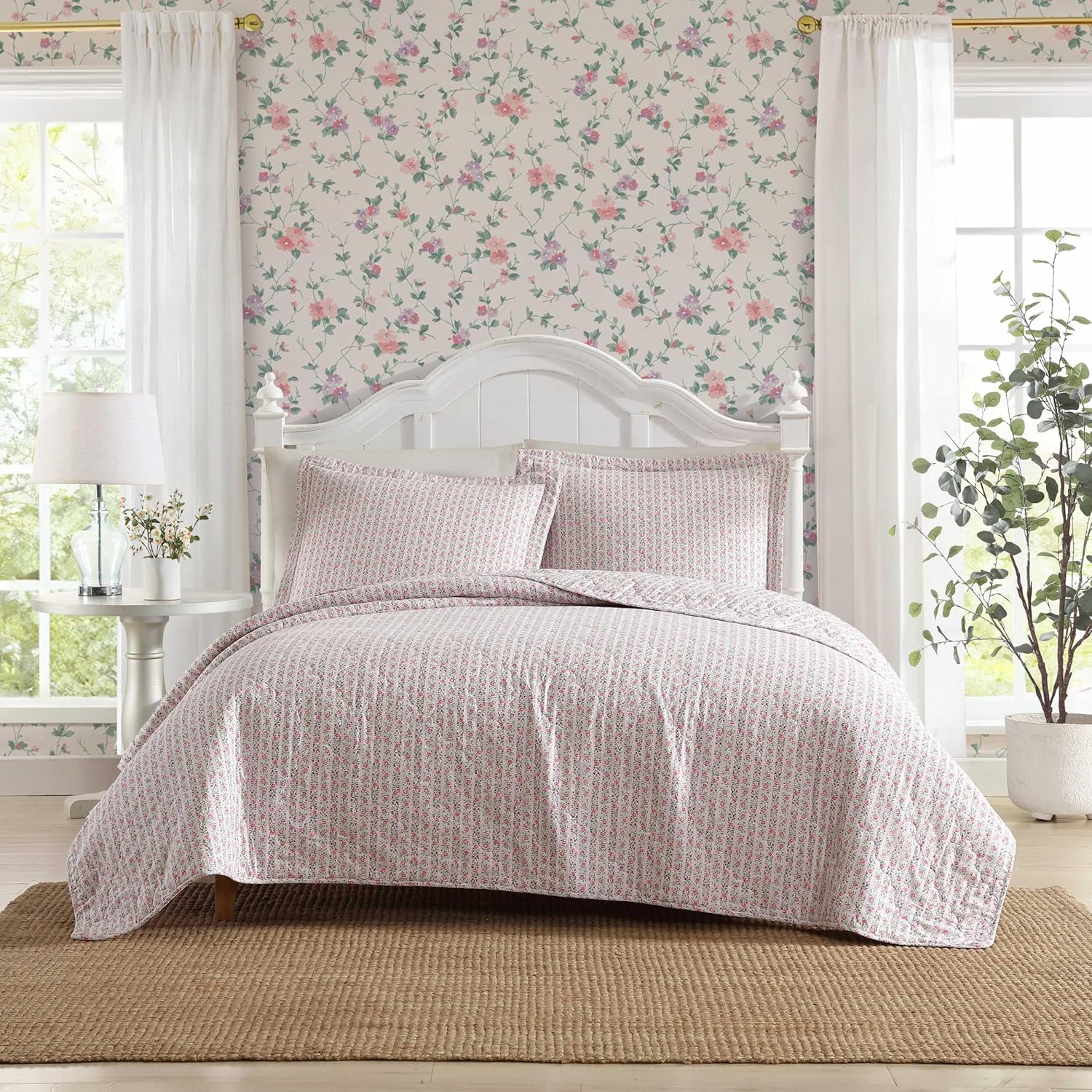 Laura Ashley Full Queen Quilt Set with Matching Shams