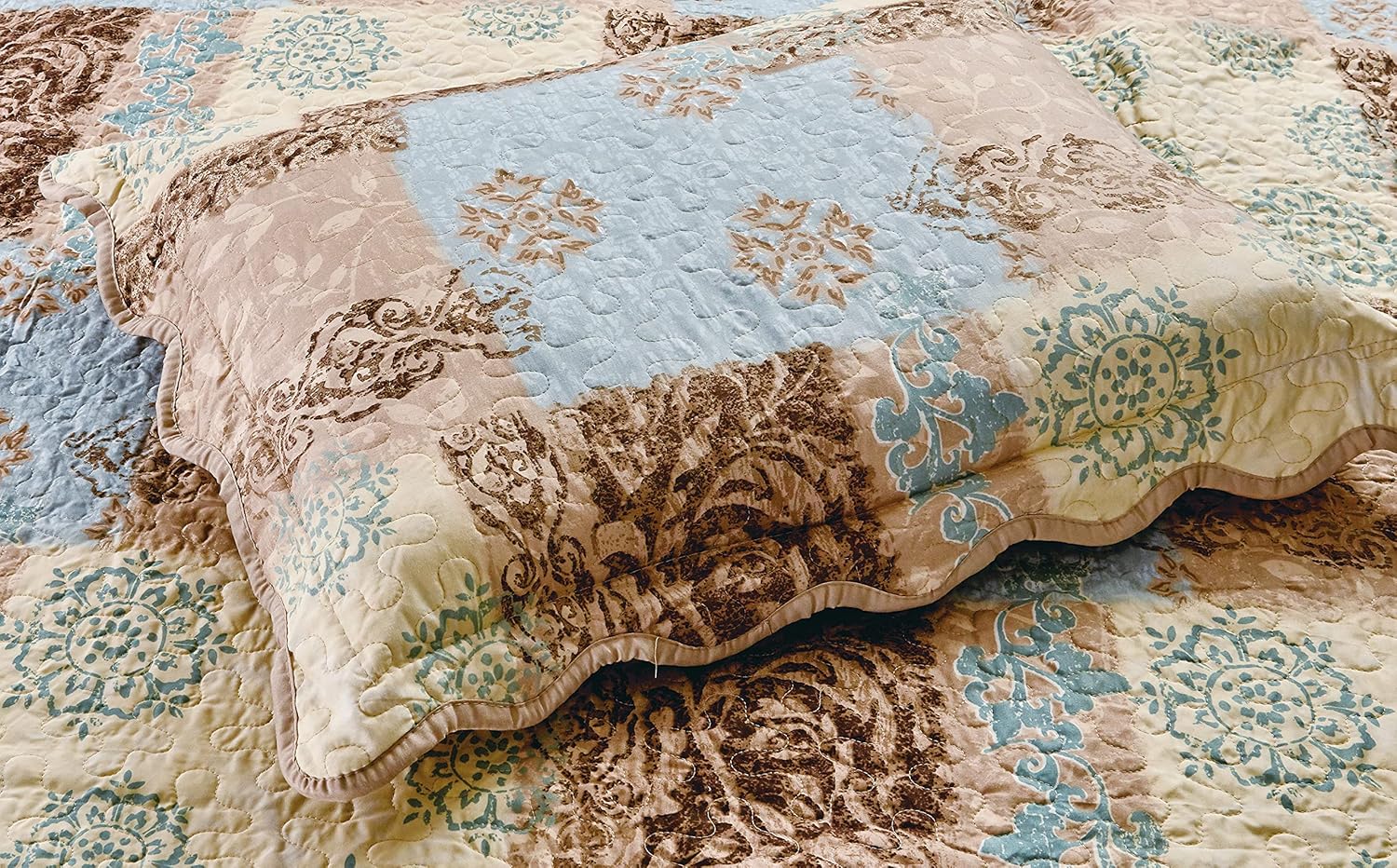 Masterplay Cal King Quilt Set with Pillow Shams