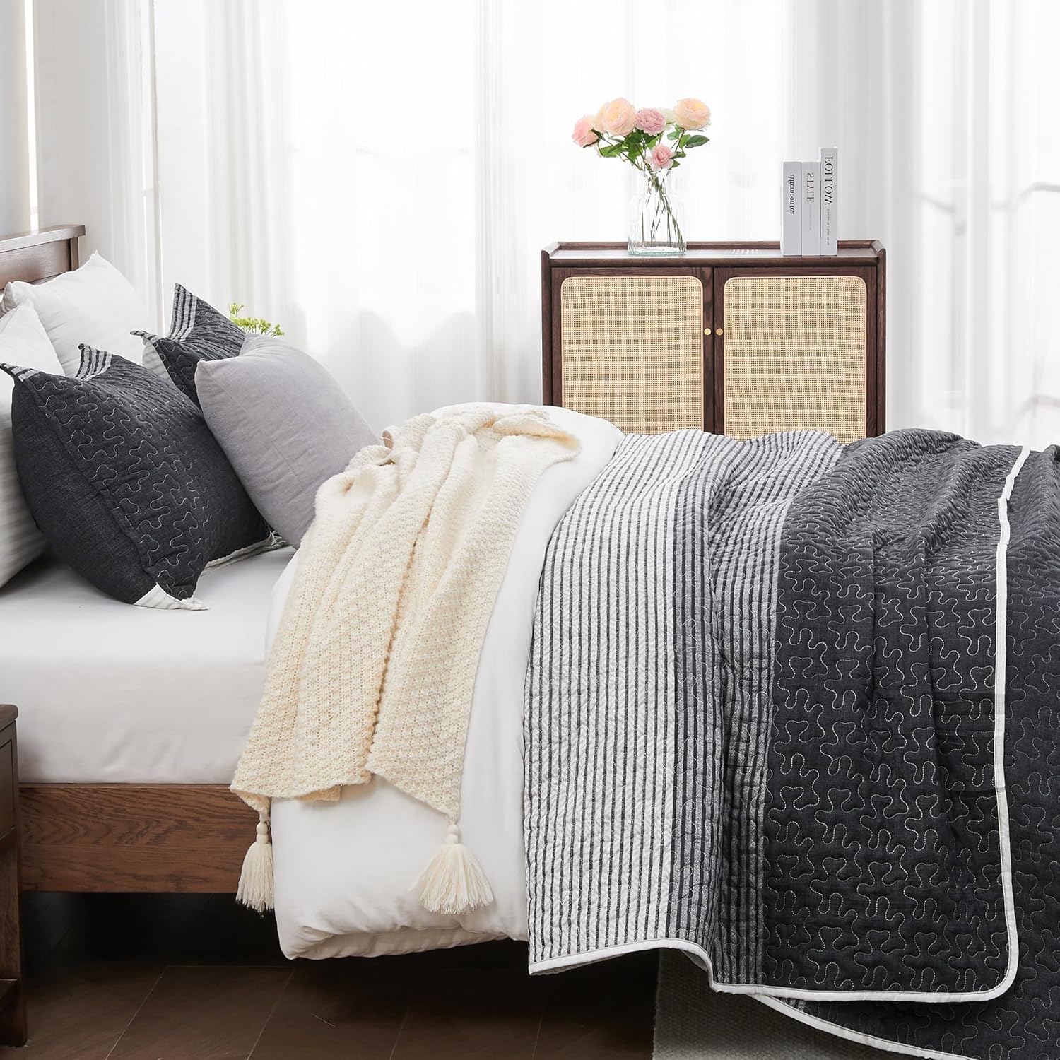 Andency King Size Quilt Set Black and White Striped