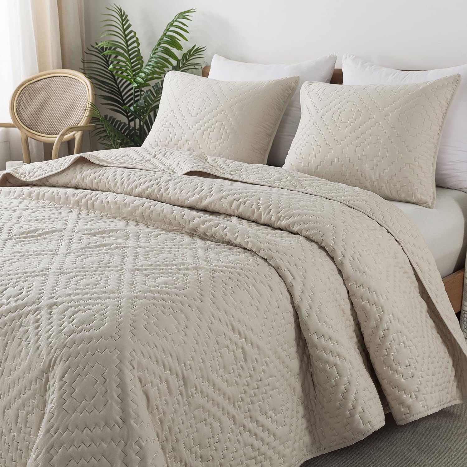 RSHARE Beige Cream Tan Quilt Set with Pillow Sham Twin Size